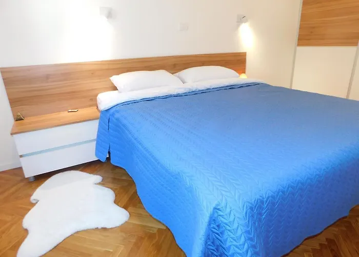 Modern Hrenova Street Apartment *